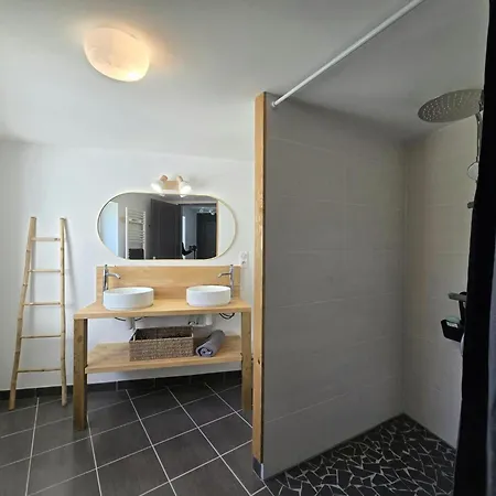 Maison Indépendante Confortable Avec Grand Jardin Et Animaux Admis à - Fr-1-616-500 Sorges
